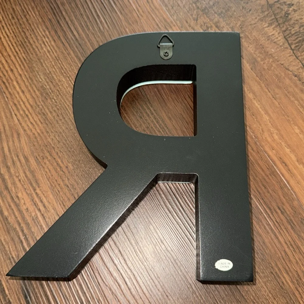 Mirror Letter R Size OS Color Black